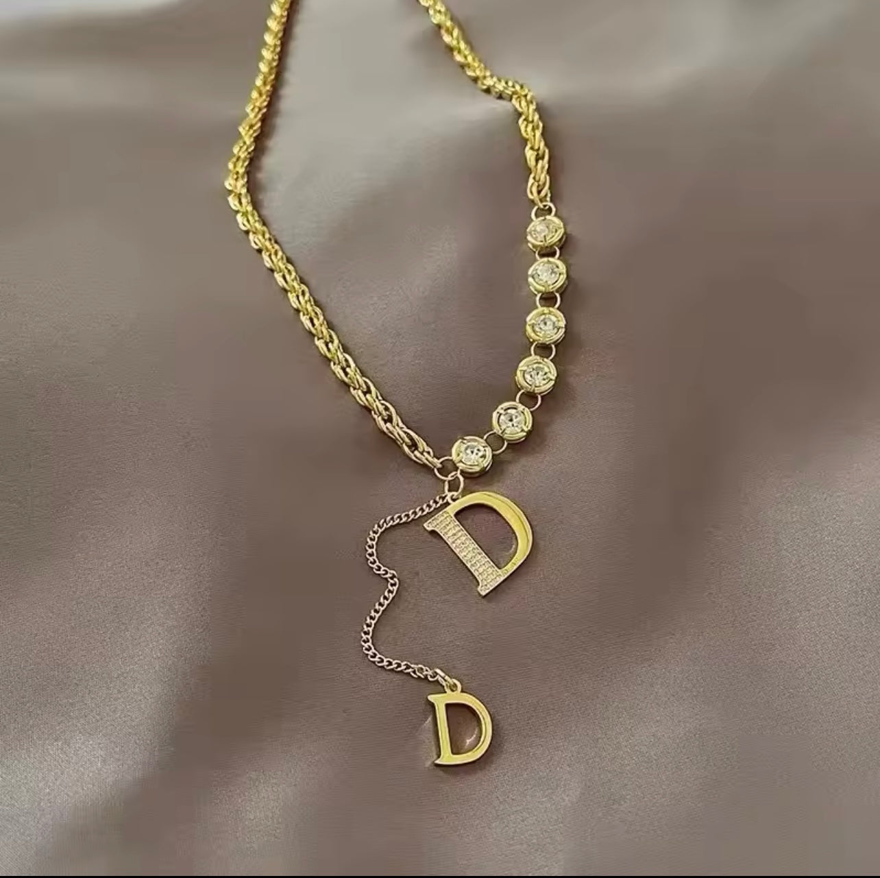 Diora – Halskette mit Initial-D-Anhänger