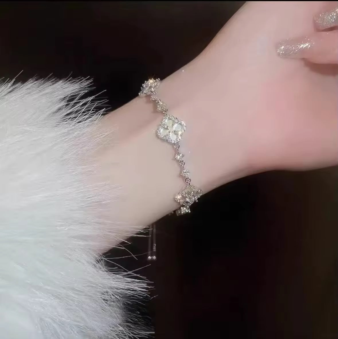 Crystal Clover Elegance