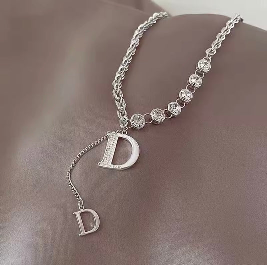 Diora – Halskette mit Initial-D-Anhänger